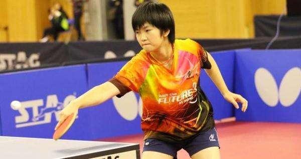 她还常常与 她还常常与